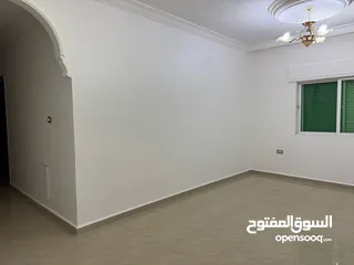  15 شقة أرضية سوبر ديلوكس مع ترس وكراج خاص منطقة جميله وقريبة من الأسواق والخدمات 3 مداخل