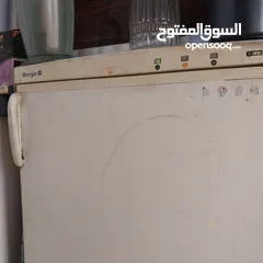  2 للبيع فريز واقف حجم كبير ادراج بحاله الممتاز