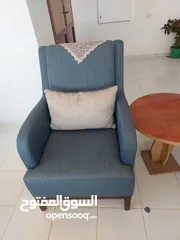  5 طقم صالون بحالة ممتازة جدا شبه جديد واجهزة كهربائية للبيع