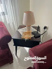  9 طقم غرفه جلوس من 7 مقاعد بالإضافه إلى طاولات وسط وسجاده