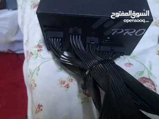  4 قطع pc  للبيع