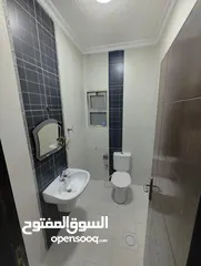  20 شقه اربع غرف نوم وصاله وصالون 214 متر + روف غرفه وصاله وحمام و مطبخ 60 متر مقابل اسواق الرشد
