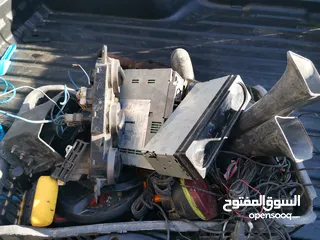  5 شوادر بنقو وديانا عدد 2 وسماعات كينود الاصلي ونثريات للسيارات  للبيع