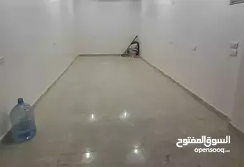  3 معرض للأجار سنوي