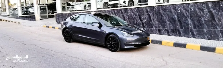  28 تيسلا 2023 MODEL 3 فحص كامل 4 جـيـد ممشى قليل 20 الف بحالة الوكالة لون فيراني مميز بسعر محرووق ولقطة