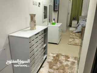  2 حصرى للايجار الشهرى بعجمان  استديو مفروش فرش نظيف  وموقوع حيوى