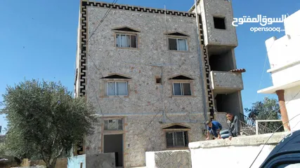  1 عماره للبيع  بيت للبيع بسعر مغري جدا جدا  يصلح للعائلات و اصحاب العقارات للإيجار