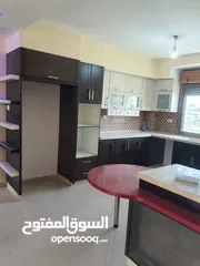  7 شقه للايجار