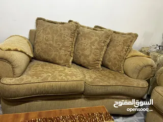  4 طقمين كنب بحاله جيدة للبيع