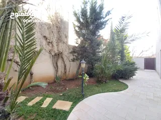  7 شقة شبه مفروشة للإيجار 250م2 ( Property 19136 )-175089600