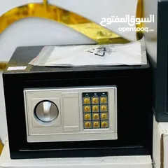  8 قاصة رقمية ومفتاح