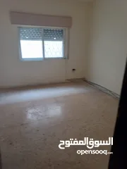  5 شقه  للبيع