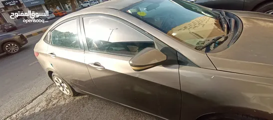 11 Hyundai Accent 2012 Auto gear