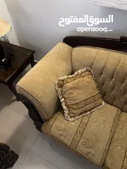  7 طقم كنب نظيف 9 اماكن مكون من ثلاثيه عدد1 وثنائية عدد 2 ومفرده عدد 2 للبيع المستعجل