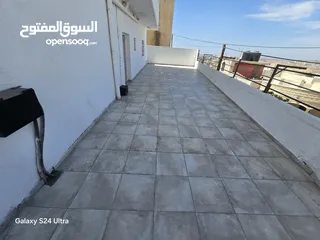  4 شقه طابق ارضي100 متر مع ساحه خارجيه 80 متر مدخل مستقل  وموقف سياره