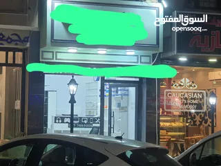 2 محل تجاري للايجار مع ديكور  يصلح لكافه الاشغال التجاريه ايجار سنوي 5500 دينار  دوار السابع مجمع جبر.
