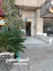  2 مكتب/شقة/ استديو /عيادة غرفتين وصالة ومطبخ وحمام طابق ثاني شرق دوار القبة للايجار او البيع من المالك