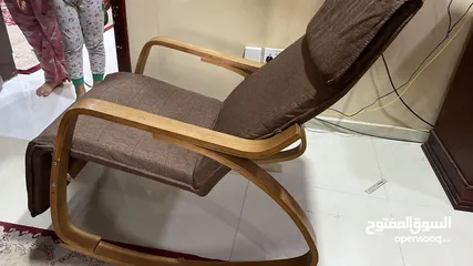  1 كرسي متحرك لون بني