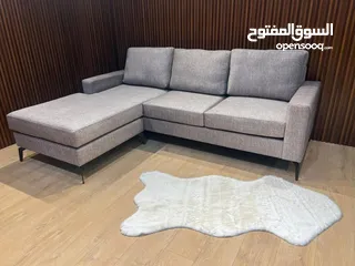  5 2700شامل التوصيل واللون اللي بناسبكم