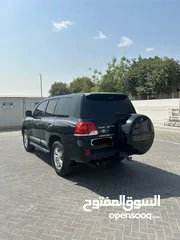  1 Toyota Land Cruiser VXR 5.7 2013