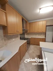  30 شقة ارضية للبيع اربع غرف نوم في جبل عمان قرب قصر زهران