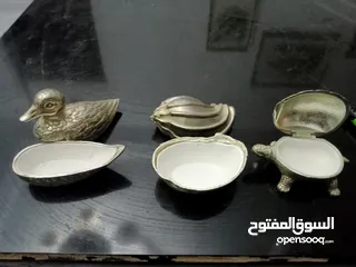  2 علب حبوب فضية انتيك موديل ال1960 على شكل صدفة وبطة وسلحفاة