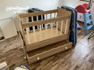  3 تخت أطفال هزّاز استعمال شهر