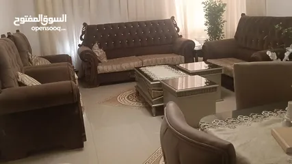  1 طقم كنبايلت ضيوف من مفروشات شهوان جدا ثقيل ومرتب بسعر مغري 250دينار