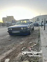  1 bmw e30.318 للبيع او البدل