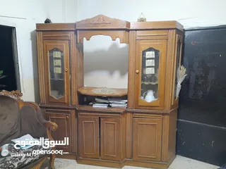  2 بوفيه خشب بحالة جيدة