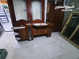  4 مطبخ المنيوم لون خشابي مع الجرانيت