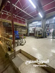  4 محلات 3 مخازن للخلو مساحه 190 متر عشارع رئيسي وحيوي على مدار السنه