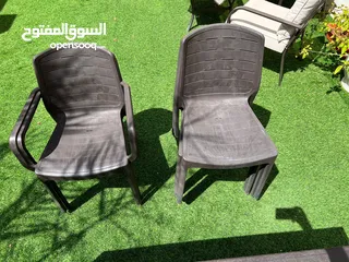  2 6 كراسي بحالة جيدة 250  كرسي اطفال 150 درهم  سرير اطفال 150 درهم  مرجوحة اطفال 150 درهم   مرش ماء 75