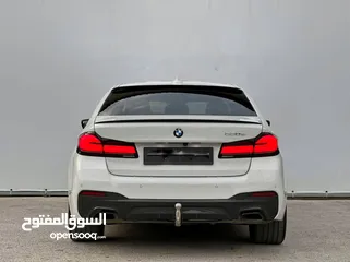  3 الحبه المميزه بلون الأبيض اللؤلؤي المميز للبيع على(الكاش فقط) Bmw 530e 2022 M