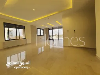  4 شقة ارضية مع ترس للبيع في رجم عميش بمساحة بناء 215م