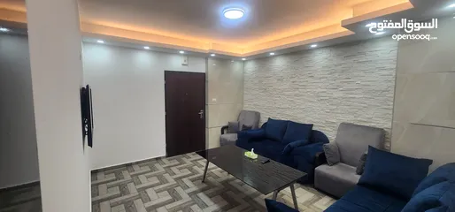  1 شقة وسط البلد قريبة من جميع الخدمات الشقة مكونة من غرفتين وصالون وحمامين ومطبخ وبرندة