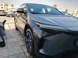  8 - Toyota bZ4X 2023  كهربائية بالكامل  فئة Long Range Pro  دفع أمامي