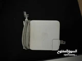  4 لابتوب ابل 2012	•	المعالج: Intel Core i7 بسرعة 2.9GHz – أداء قوي وسريع