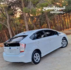  27 تويوتا بريوس