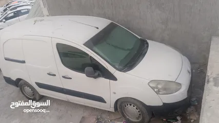  7 قهوة متنقلة للبيع عبارة عن فان بيجو بارتنر 2013 متحرك وشغال