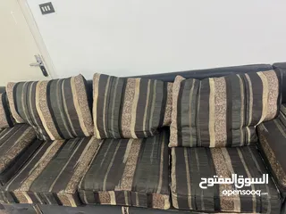  1 انتريه قعده بحاله جيده جدا موجود بمأدبا السعر  20دينار