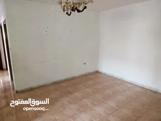  9 شقه 100 متر طابق اول 3 غرف نوم وصالون كبير وحمامين ومطبخ راكب وبرنده ويوجد اصنصيل وكراج عماره موجوده