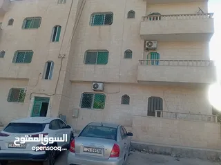  6 بناية استثمارية للبيع بسعر مغري بداعي السفر.. الزرقاء ..ضاحية مكة...مكونة من 6 شقق