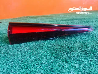  4 تويوتا بريوس 2019/2022 حاضنة نمرة غطاء خلفي  عاكسة صندوق خلفي بريوس2019/2022اضوية خلفية تويوتا بريوس