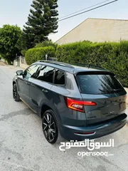  17 سكودا كاروك سبورت لاين بلاك ايديشين بالسعر المميز والمنافس