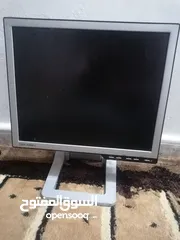  3 شاشات كمبيوتر