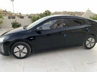  4 هونداي ايونك.