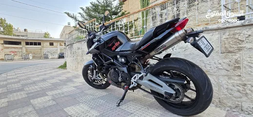  28 دراجة ابريليا 750 cc بحالة ممتازة 2016 ماشية 24000 فقط مالك ثاني صيانة دورية في الشركة 3200 دينار