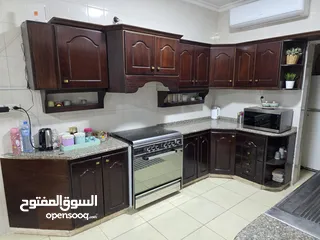  2 مطبخ خشب بحاله ممتازة للبيع