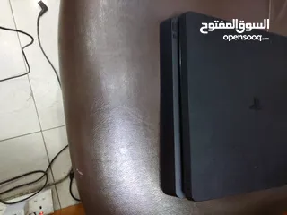  4 جهاز بلايستيشن4 سلم نضيف جدا 500 جيجا مش مفتوح مع يده واغراضة